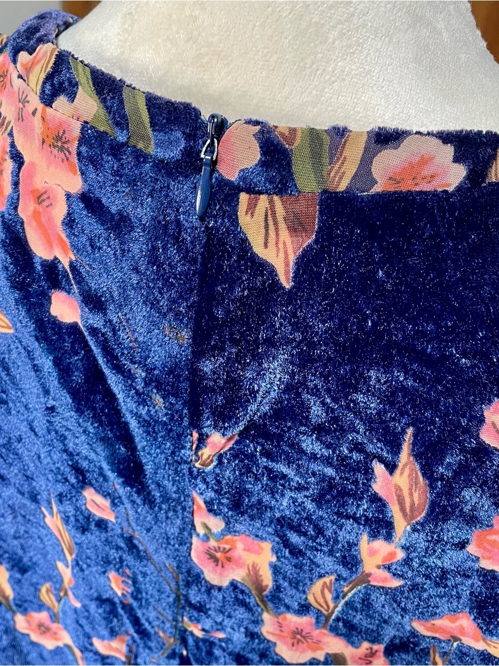 Glamorous - European brand Floral Velvet Dress - Picture 4 of 7